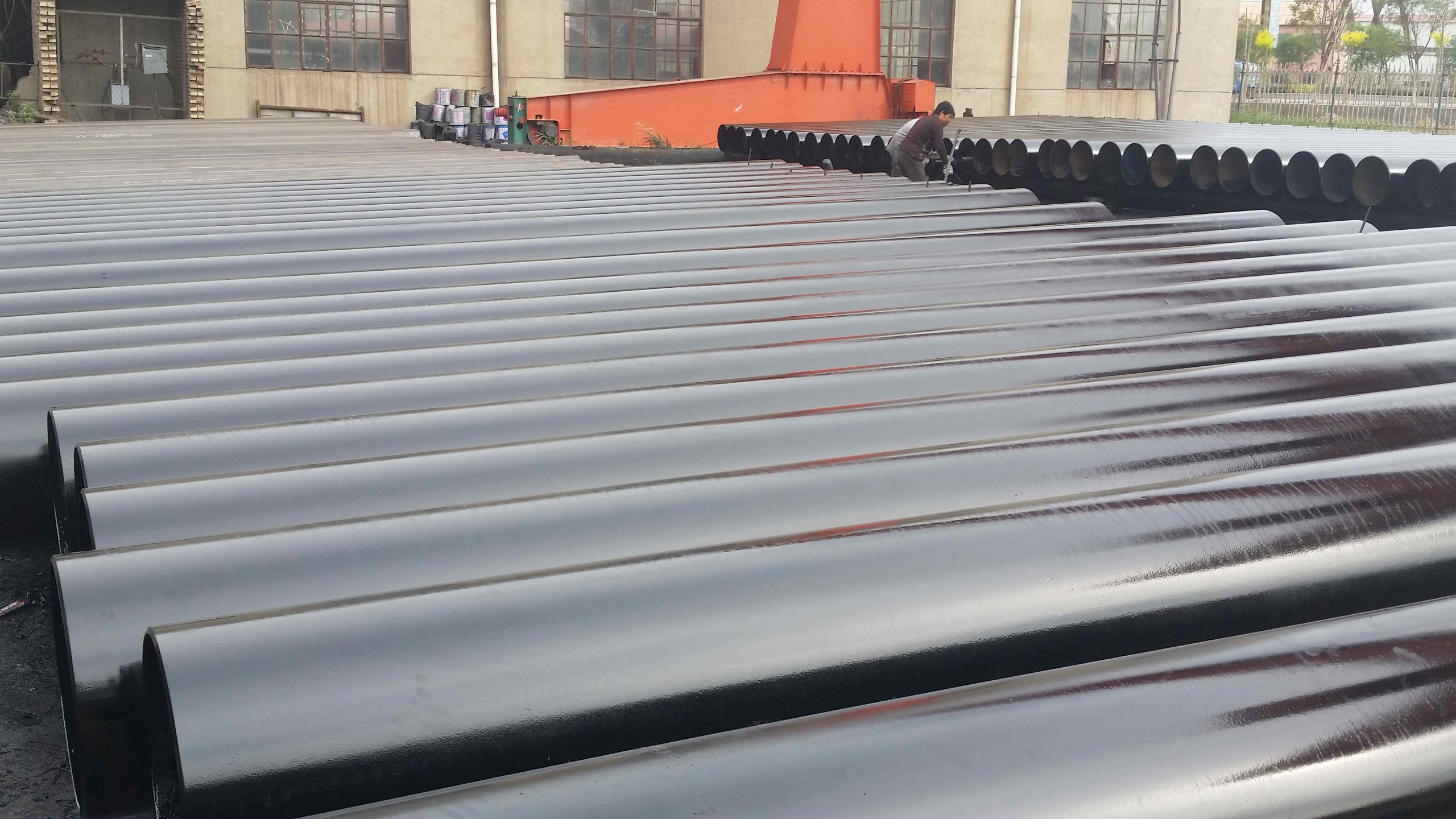 Steel Pipes: Choosing Between Seamless and Welded