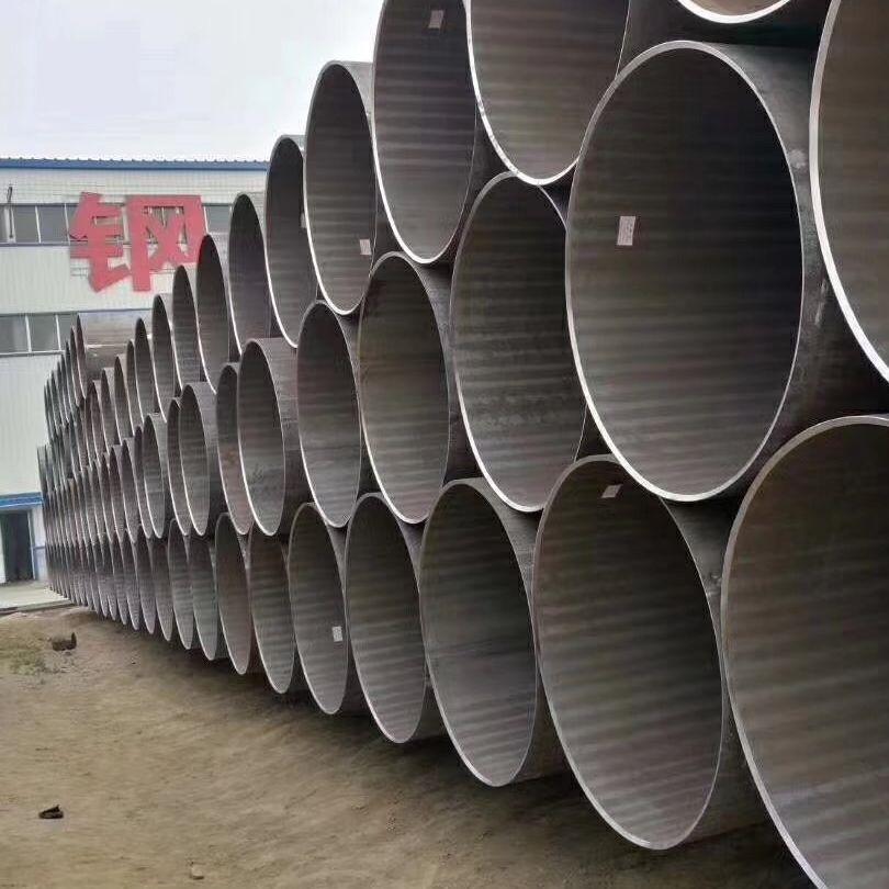 Steel Pipes: Choosing Between Seamless and Welded